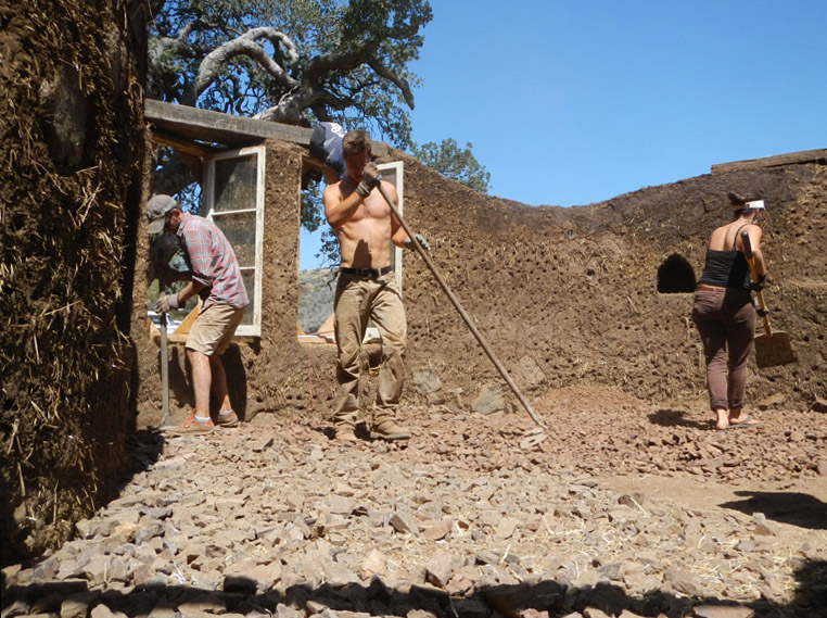 Gravel is spread on the floor as level as possible.